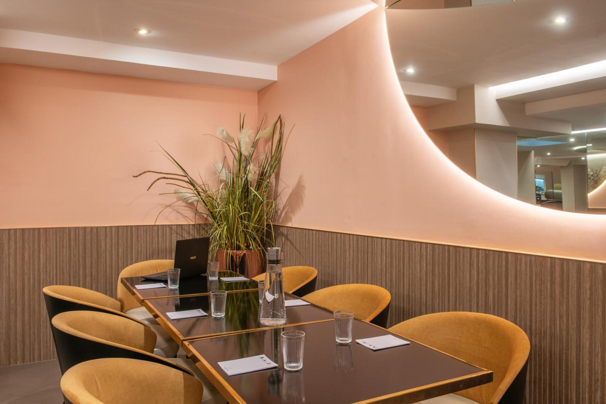 Hotel Arc Elysees Paris