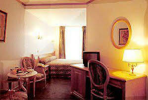 Hotel Arc Elysees Paris